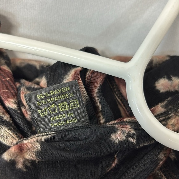 Clearay Tie-Dye Sleeveless Top - Black and Brown sleeveless shirt - Picture 10 of 10